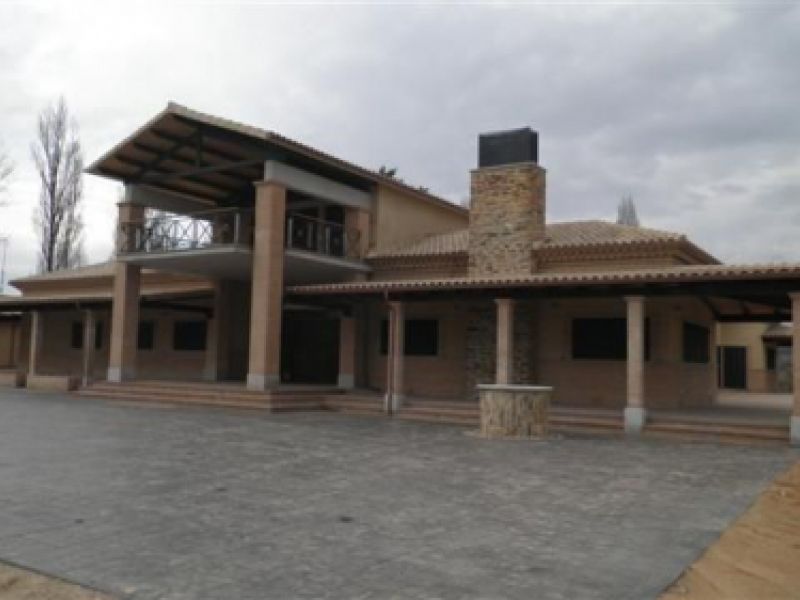 CHALET DE LUJO EN PELEAGONZALO