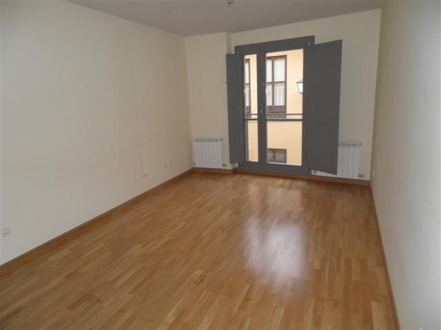 C/ CARNICEROS, Nº 28  1ºD